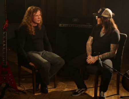 dave mustaine talking to a man